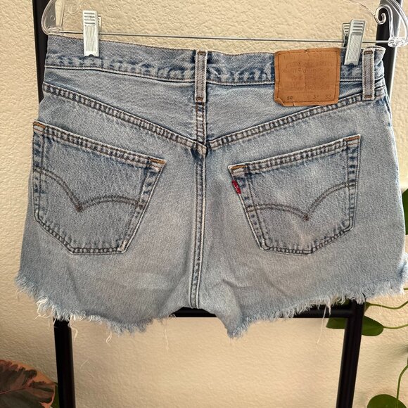 Vintage Perfectly Worn-In Levi 501 Stone Wash Cut-Off Shorts - Picture 2 of 7